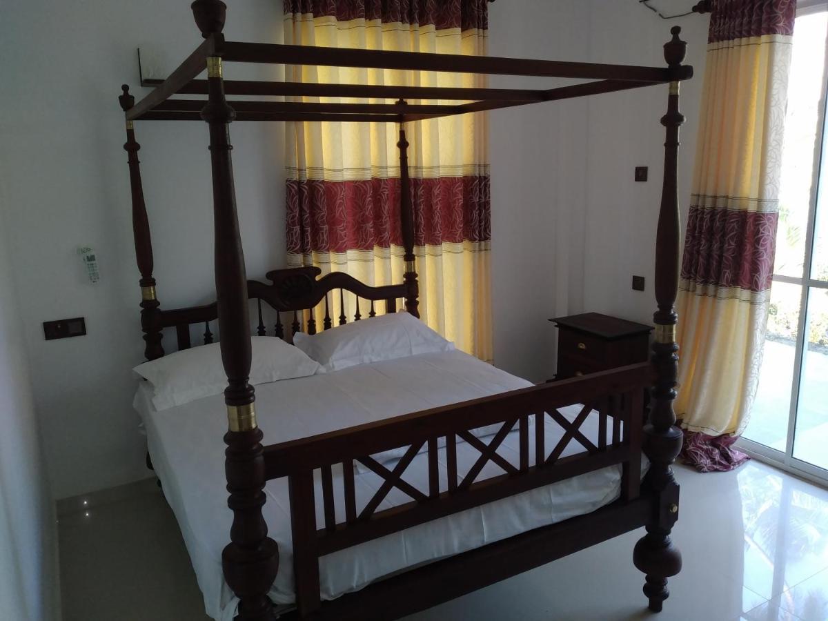 Golden Villa อัมบาลังโกดา ภายนอก รูปภาพ